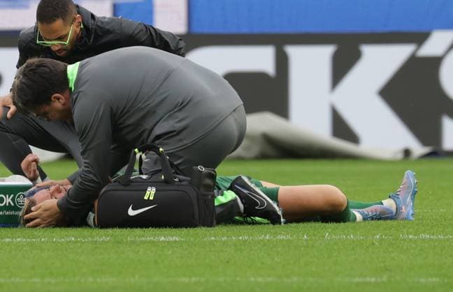 Injury Alexandra Popp VfL Wolfsburg Football, Women, Season 2025 2026, 1 League, Google Pixel Women Bundesliga, VfL Wolfsburg vs FC Bayern Muenchen, 1 3 DFL REGULATIONS PROHIBIT ANY USE OF PHOTOGRAPHS AS IMAGE SEQUENCES AND OR QUASI VIDEO