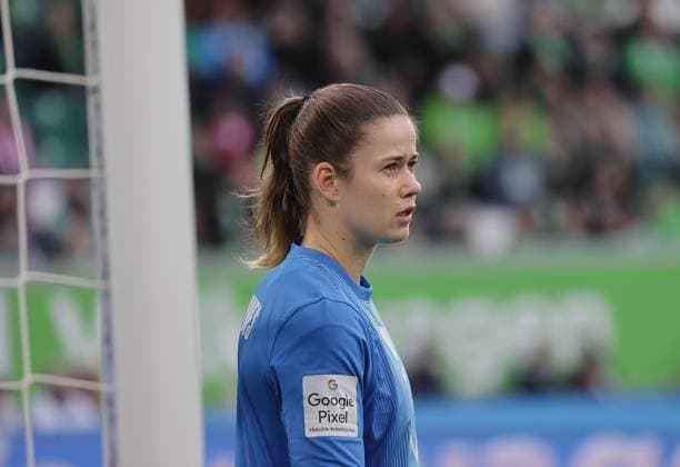 Stina Johannes VfL Wolfsburg Football, Women, Season 2025 2026, 1 Liga, Google Pixel Women Bundesliga, VfL Wolfsburg vs FC Bayern Muenchen, 1 3 DFL REGULATIONS PROHIBIT ANY USE OF PHOTOGRAPHS AS IMAGE SEQUENCES AND OR QUASI VIDEO
