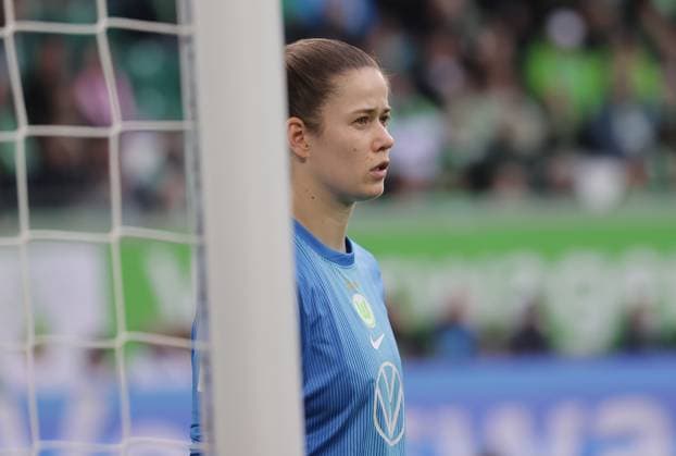 Stina Johannes VfL Wolfsburg Football, Women, Season 2025 2026, 1 Liga, Google Pixel Women Bundesliga, VfL Wolfsburg vs FC Bayern Muenchen, 1 3 DFL REGULATIONS PROHIBIT ANY USE OF PHOTOGRAPHS AS IMAGE SEQUENCES AND OR QUASI VIDEO
