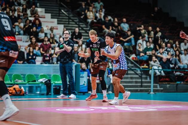 Volleyball mens season 2025 2026 League Cup 2025 Berlin Recycling Volleys vs WWK Volleys Herrsching 11 10 2025 Keisuke Matsuo 15 WWK Volleys Herrsching cheers