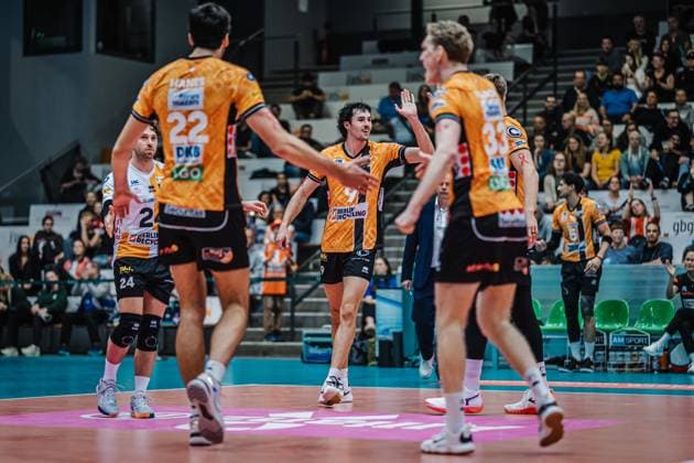 Volleyball mens season 2025 2026 League Cup 2025 Berlin Recycling Volleys vs WWK Volleys Herrsching 11 10 2025 The BR Volleys team celebrates