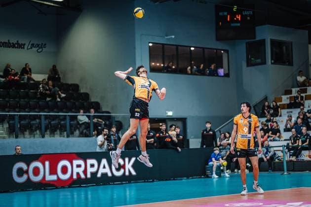 Volleyball mens season 2025 2026 League Cup 2025 Berlin Recycling Volleys vs WWK Volleys Herrsching 11 10 2025 Jake Hanes 22 Berlin Recycling Volleys serving