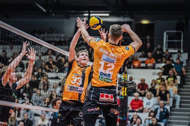 Volleyball Men Season 2025 2026 League Cup 2025 Berlin Recycling Volleys vs WWK Volleys Herrsching 11 10 2025 Fedor Ivanov 33 Berlin Recycling Volleys plays the ball to Florian Krage Brewitz 12 Berlin Recycling Volleys