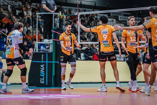 Volleyball Men Season 2025 2026 League Cup 2025 Berlin Recycling Volleys vs WWK Volleys Herrsching 11 10 2025 Moritz Reichert 15 Berlin Recycling Volleys cheers with Nolan Flexen 9 Berlin Recycling Volleys and the team