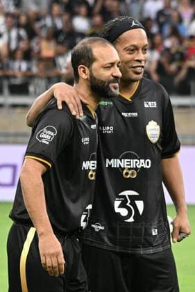 challenge of the giants Belo Horizonte (MG), 10 11 2025 - Football Challenge Giants - Players Ronaldinho Gaucho and Pierre during the match between the Challenge of the Giants, held at the Mineirao Stadium, in the city of Belo Horizonte, this Saturday, October 11, 2025. (Foto: Paulo Ti Thenews2 imago images) SPO  Copyright: xPauloxTix