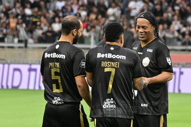 challenge of the giants Belo Horizonte (MG), 10 11 2025 - football challenge giants - Ronaldinho Gaucho and Rosinei, during the match between the Challenge of the Giants, held at the Mineirao Stadium, in the city of Belo Horizonte, this Saturday, October 11, 2025. (Foto: Paulo Ti Thenews2 imago images) SPO  Copyright: xPauloxTix