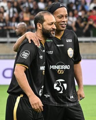 challenge of the giants Belo Horizonte (MG), 10 11 2025 - Football Challenge Giants - Players Ronaldinho Gaucho and Pierre during the match between the Challenge of the Giants, held at the Mineirao Stadium, in the city of Belo Horizonte, this Saturday, October 11, 2025. (Foto: Paulo Ti Thenews2 imago images) SPO  Copyright: xPauloxTix