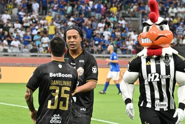 challenge of the giants Belo Horizonte (MG), 10 11 2025 - football challenge giants - Ronaldinho Gaucho and Danilinho, during the match between the Challenge of the Giants, held at the Mineirao stadium, in the city of Belo Horizonte, this Saturday, October 11, 2025. (Foto: Paulo Ti Thenews2 imago images) SPO  Copyright: xPauloxTix