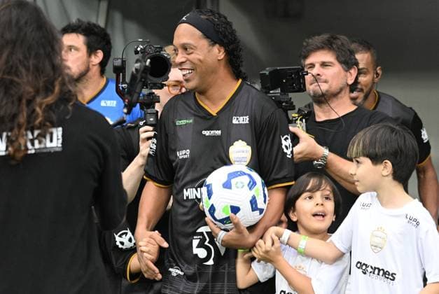challenge of the giants Belo Horizonte (MG), 10 11 2025 - football challenge giants - Ronaldinho Gaucho player during the match between the Challenge of the Giants, held at the Mineirao stadium, in the city of Belo Horizonte, this Saturday, October 11, 2025. (Foto: Paulo Ti Thenews2 imago images) SPO  Copyright: xPauloxTix