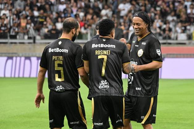 challenge of the giants Belo Horizonte (MG), 10 11 2025 - Football Challenge Giants - Players Ronaldinho Gaucho, Danilinho and Rosinei, during the Challenge of the Giants match, held at Mineirao Stadium, in the city of Belo Horizonte, this Saturday, October 11, 2025. (Foto: Paulo Ti Thenews2 imago images) SPO  Copyright: xPauloxTix