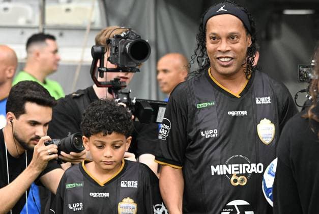 challenge of the giants Belo Horizonte (MG), 10 11 2025 - football challenge giants - Ronaldinho Gaucho player during the match between the Challenge of the Giants, held at the Mineirao stadium, in the city of Belo Horizonte, this Saturday, October 11, 2025. (Foto: Paulo Ti Thenews2 imago images) SPO  Copyright: xPauloxTix