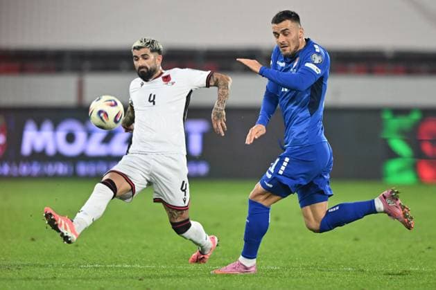 SERBIA vs ALBANIA ELSEID HYSAJ, football player of Albania, during the FIFA World Cup, WM, Weltmeisterschaft, Fussball qualification match against Serbia, and NEMANJA MAKSIMOVIC, at Dubocica stadium. Leskovac, 11.10.2025. photo: Mladjan Ivanovic FOOTBALL, SERBIA, ALBANIA, FIFA WORLD CUP QUALIFICATIONS MATCH Leskovac Dubocica stadium Serbia Copyright: xMarkoxMetlas xMNxPressx