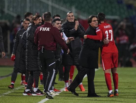 Bulgaria v Turkiye - 2026 FIFA World Cup, WM, Weltmeisterschaft, Fussball European Qualifiers SOFIA, BULGARIA - OCTOBER 11: Irfan Can Kahveci (17) and Head Coach Vincenzo Montella of Turkiye celebrate after a goal during the 2026 FIFA World Cup European Qualifier Group E match between Bulgaria and Turkiye at Vasil Levski National Stadium in Sofia, Bulgaria on October 11, 2025. Mehmet Emin Menguarslan Anadolu Sofia Bulgaria. Editorial use only. Please get in touch for any other usage.  Copyright: x2025xAnadoluxMehmetxEminxMenguarslanx