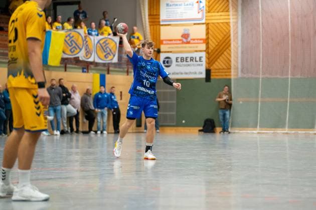 Handball I Men I Season 2025 2026 I 3 League I 7 Matchday I TV Bittenfeld 2 HSG Konstanz I 11 10 2025 Maurice Widmaier 10, TV Bittenfeld 2 with ball Waiblingen Community Hall Bittenfeld Baden Württemberg Germany Copyright: xLobeca MaxxPetershansx