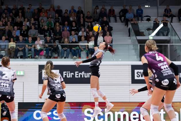 1. Volleyball Bundesliga Frauen: Schwarz-Weiss Erfurt vs. Binder Blaubären TSV Flacht; Erfurt; 11.10.2025 Isabel Kova?i? ( 11; Schwarz-Weiss Erfurt) 1. Volleyball Bundesliga Frauen: Schwarz-Weiss Erfurt vs. Binder Blaubären TSV Flacht; Riethsporthalle Erfurt; 11.10.2025 Copyright: xBEAUTIFULxSPORTS Duehringx