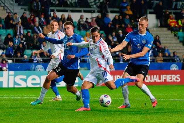 Giacomo Raspadori of Italy in action against Maksim Paskotsi of Estonia during Qualifiers - Estonia vs Italy, FIFA World Cup, WM, Weltmeisterschaft, Fussball match in Tallin, Estonia, October 11 2025  Copyright: xEmmanuelexMastrodonato IPAxSportx xipa-agency.netx xx IPA_66446862 IPA_Agency_IPA66446862