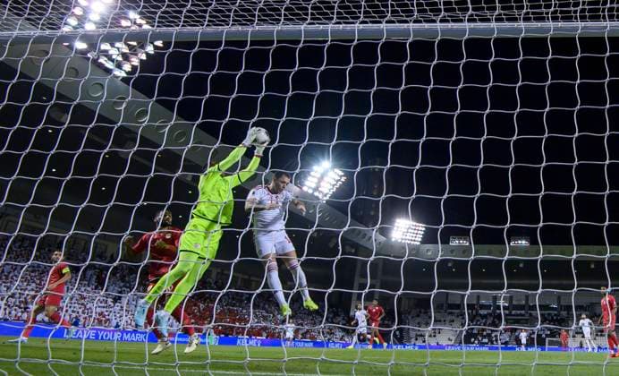 UNITED ARAB EMIRATES v OMAN-2026 FIFA World Cup, WM, Weltmeisterschaft, Fussball ASIAN QUALIFIER PLAYOFFS Oman goalkeeper Ibrahim Saleh Al Mukhaini (L) makes a save from Caio Canedo Correa of United Arab Emirates during the FIFA World Cup 2026 AFC Asian qualifiers playoffs group A match between United Arab Emirates and Oman at Jassim Bin Hamad Stadium in Doha, Qatar, on October 11, 2025. DOHA Qatar Copyright: xNOUSHADx