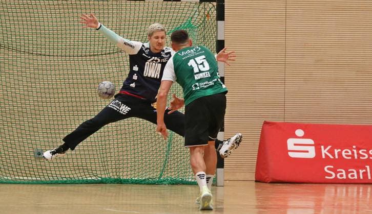 11 10 2025, xmohx, Handball 3 Liga Staffel Südwest, HG Saarlouis TSG Haßloch v l Yves Kunkel Saarlouis scores a point against goalkeeper Tobias Evers Kirchzell DFL DFB REGULATIONS PROHIBIT ANY USE OF PHOTOGRAPHS as IMAGE SEQUENCES and or QUASI VIDEO Saarlouis