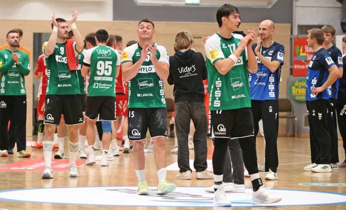 11 10 2025, xmohx, Handball 3 Liga Staffel Südwest, HG Saarlouis TSG Haßloch v l Saarlouis team celebrates victory DFL DFB REGULATIONS PROHIBIT ANY USE OF PHOTOGRAPHS as IMAGE SEQUENCES and or QUASI VIDEO Saarlouis