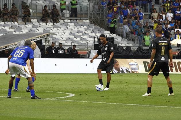 RECORD DATE NOT STATED Challenge of giants - mineirao 60 years Belo Horizonte (MG), 10 11 2025 - Football Ronaldinho s Team x Alex s Team - Ronaldinho during the commemorative match between Ronaldinho s Team and Alex s Team, a friendly match in celebration of Mineirao s 60th anniversary, held at Minas Arena (Mineirao), this Saturday (11) at 4:00 pm (Brasilia time). Minas Gerais Brasil Copyright: xEvandroxOliveirax