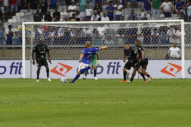 RECORD DATE NOT STATED Challenge of giants - mineirao 60 years Belo horizonte (mg), 10 11 2025 - football ronaldinho s team x alex s team - alex finishes in the corner during the celebratory match between ronaldinho s team and alex s team, a friendly match in celebration of the 60th anniversary of mineirao, held at minas arena (mineirao), this saturday (11) at 4:00 pm (brasilia time). Minas Gerais Brasil Copyright: xEvandroxOliveirax