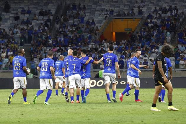 RECORD DATE NOT STATED Challenge of giants - mineirao 60 years Belo Horizonte (MG), 10 11 2025 - Football Ronaldinho s Team x Alex s Team - Alex s Team celebrates a goal during the commemorative match between Ronaldinho s Team and Alex s Team, a friendly match in celebration of Mineirao s 60th anniversary, held at Minas Arena (Mineirao), this Saturday (11) at 4:00 pm (Brasilia time). Minas Gerais Brasil Copyright: xEvandroxOliveirax