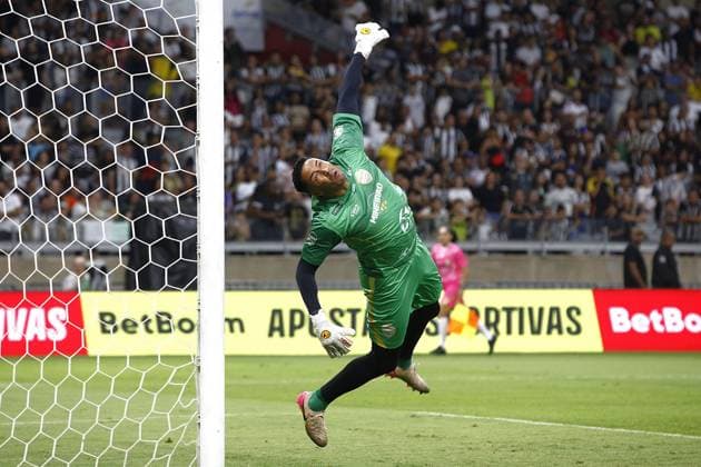 RECORD DATE NOT STATED Challenge of giants - mineirao 60 years Belo Horizonte (MG), 10 11 2025 - Football Ronaldinho s Team x Alex s Team - Goalkeeper Giovanni doesn t see the ball during the celebratory match between Ronaldinho s Team and Alex s Team, a friendly match celebrating Mineirao s 60th anniversary, held at Minas Arena (Mineirao), this Saturday (11) at 4:00 pm (Brasilia time). Minas Gerais Brasil Copyright: xEvandroxOliveirax