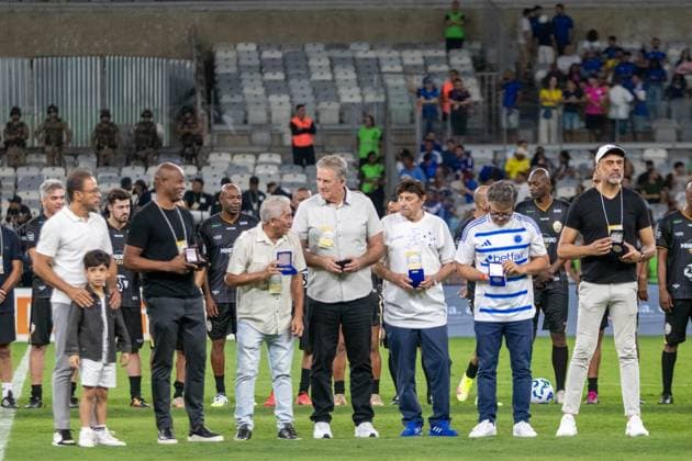 Challenge of giants - mineirao 60 years Belo Horizonte (MG), 10 11 2025 - Football Ronaldinho s team x Alex s team - honored after the commemorative match between Ronaldinho s team and Alex s team, a friendly match celebrating Mineirao s 60th anniversary, held at Minas Arena (Mineirao), this Saturday (11) at 4:00 pm (Brasilia time). Minas Gerais Brasil Copyright: xPATYxGUEDESx