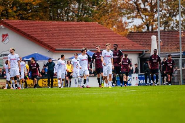 Run-in of the teams for the second half GER, VfL Theesen vs SC Verl, Football, Westfalenpokal, Achteilfinale, Spielzeit 2025 2026, 11 10 2025 DFL Regulations prohibit any use of photographers as image sequences and or quasi video GER, VfL Theesen vs SC Verl, Football, Westfalenpokal, Achteilfinale, Spielzeit 2025 2026, 11 10 2025 Bielefeld Copyright: xEibner-Pressefoto JanxRollingerx EP_JSK
