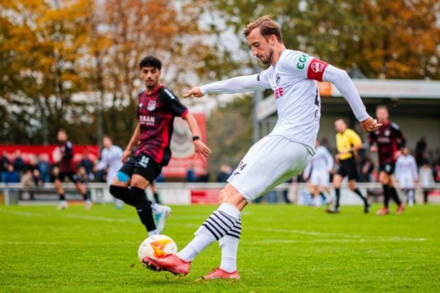 Michel Julius Stoecker SC Verl, 24 in goal GER, VfL Theesen vs SC Verl, Football, Westfalenpokal, eight-part final, 2025 2026 season, 11 10 2025 DFL Regulations prohibit any use of photographers as image sequences and or quasi video GER, VfL Theesen vs SC Verl, Football, Westfalenpokal, eight-part final, 2025 2026 season, 11 10 2025 Bielefeld Copyright: xEibner-Pressefoto JanxRollingerx EP_JSK