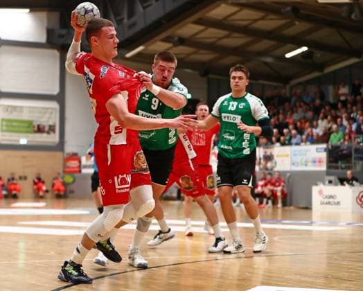 11 10 2025, xmohx, Handball 3 Liga Staffel Südwest, HG Saarlouis TV Kirchzell v l Niklas Ihmer Kirchzell , Philipp Kockler Saarlouis DFL DFB REGULATIONS PROHIBIT ANY USE OF PHOTOGRAPHS as IMAGE SEQUENCES and or QUASI VIDEO Saarlouis