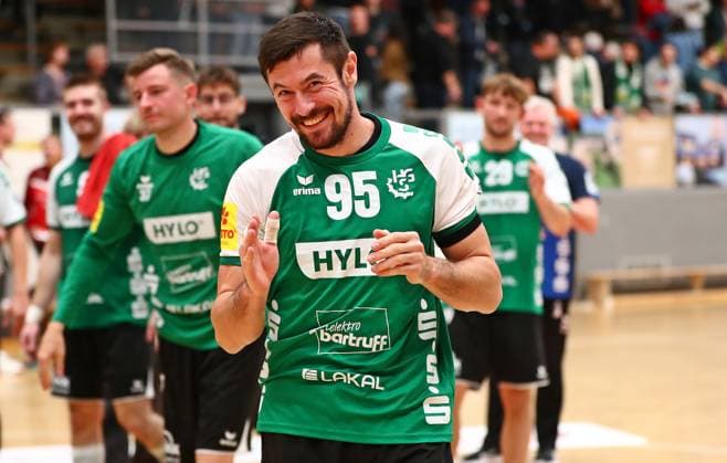 11 10 2025, xmohx, Handball 3 Liga Staffel Südwest, HG Saarlouis TV Kirchzell v l Saarlouis celebrates victory, Wladislav Kurotschkin Saarlouis Saarlouis Saarlouis DFL DFB REGULATIONS PROHIBIT ANY USE OF PHOTOGRAPHS as IMAGE SEQUENCES and or QUASI VIDEO Saarlouis