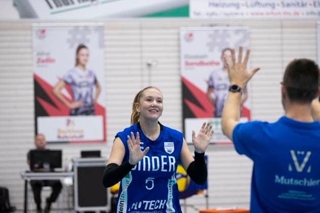 1. Volleyball Bundesliga Frauen: Schwarz-Weiss Erfurt vs. Binder Blaubären TSV Flacht; Erfurt; 11.10.2025 Lea Finger ( 5; Binder Blaubären TSV Flacht) 1. Volleyball Bundesliga Frauen: Schwarz-Weiss Erfurt vs. Binder Blaubären TSV Flacht; Riethsporthalle Erfurt; 11.10.2025 Copyright: xBEAUTIFULxSPORTS Duehringx