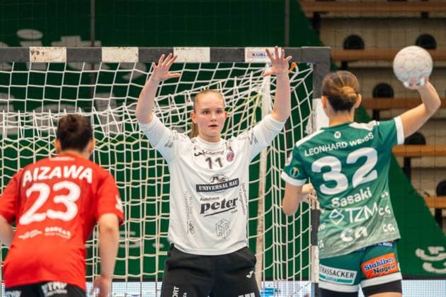 Laura Kuske Thueringer HC, 11 and Haruno Sasaki Frisch Auf Goeppingen, 32 , Frisch Auf Goeppingen Women vs Thueringer HC, Handball, Bundesliga, 05 Matchday, Season 2025 2026, 11 10 2025, Frisch Auf Goeppingen Women vs Thueringer HC, Handball, Bundesliga, 05 Matchday, Season 2025 2026, 11 10 2025 Goeppingen Copyright: xEibner-Pressefoto MaxxVogelx EP_MVL