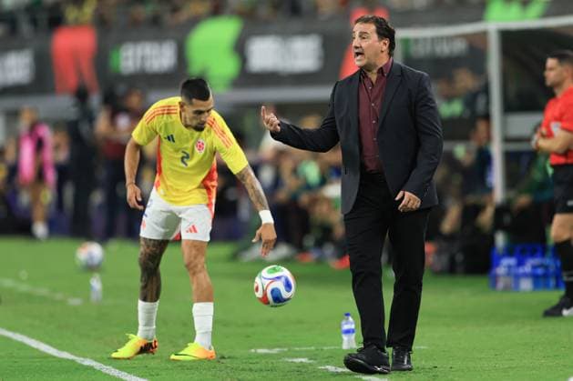 Colombian coach Nestor Lorenzo (R) directs during a 2026 World Cup warm-up match between Mexico and Colombia at AT&T Stadium in Arlington, United States, 11 October 2025. International Friendly, Länderspiel, Nationalmannschaft Mexico - Colombia !ACHTUNG: NUR REDAKTIONELLE NUTZUNG!  Copyright: xCarlosxRamírezx AMDEP6158 20251012-55018199333_1