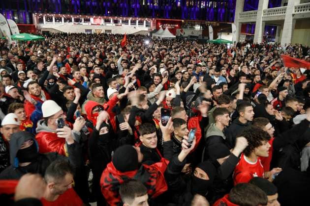 Serbia vs Albania training session, Tirana, Albania on October 11, 2025. Albanian fans cheer as they gather at Italia Square in Tirana to watch the football match between Serbia and Albania on October 11, 2025. Albania won the 2026 FIFA World Cup, WM, Weltmeisterschaft, Fussball European Qualifiers Group K soccer match against Serbia played in the city of Leskovac in Serbia. TIRANE ALBANIA Copyright: xMALTONxDIBRAx