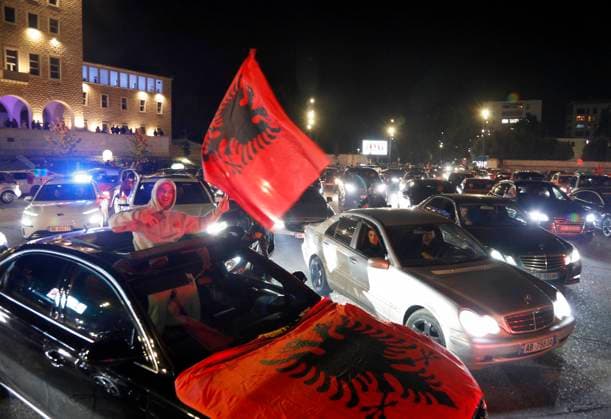 Serbia vs Albania training session, Tirana, Albania on October 11, 2025. Fans celebrate with Albanian flags at Tirana s main boulevard after the football match between Serbia and Albania on October 11, 2025. Albania won the 2026 FIFA World Cup, WM, Weltmeisterschaft, Fussball European Qualifiers Group K soccer match against Serbia played in the city of Leskovac in Serbia. TIRANE ALBANIA Copyright: xMALTONxDIBRAx