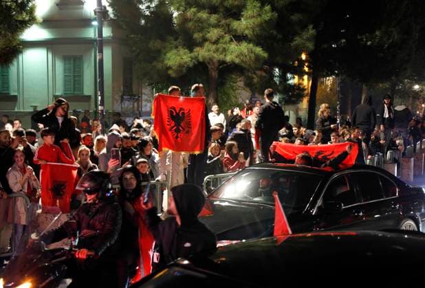 Serbia vs Albania training session, Tirana, Albania on October 11, 2025. Fans celebrate with Albanian flags at Tirana s main boulevard after the football match between Serbia and Albania on October 11, 2025. Albania won the 2026 FIFA World Cup, WM, Weltmeisterschaft, Fussball European Qualifiers Group K soccer match against Serbia played in the city of Leskovac in Serbia. TIRANE ALBANIA Copyright: xMALTONxDIBRAx