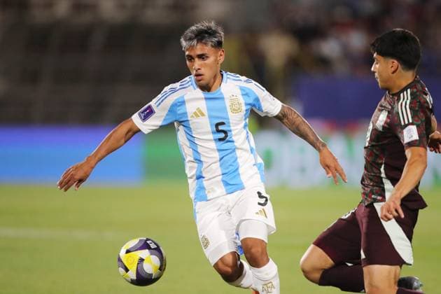 Futbol, Mexico vs Argentina. Mundial sub 20, Chile 2025. El jugador de Argentina Milton Delgado es fotografiado durante un partido de cuartos de final del mundial sub 20 contra Mexico disputado en el estadio Nacional de Santiago, Chile. 11 10 2025 Jonnathan Oyarzun Photosport Football, Mexico vs Argentina. U-20 World Cup Championship. Argentina™s player Milton Delgado is pictured during a quarterfinal match of the U-20 World Cup against Mexico at the Nacional stadium in Santiago, Chile. 11 10 2025 Jonnathan Oyarzun Photosport Mexico vs Argentina, mundial sub 20 Chile 2025 
