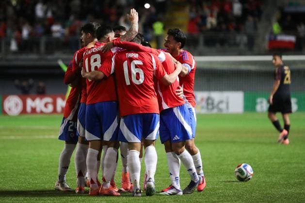 Futbol, Chile vs Peru Partido amistoso 2025 El jugador de la seleccion chilena Maximiliano Gutierrez, centro, celebra el gol, durante el partido amistoso disputado en el Estadio Bicentenario de la Florida, Santiago, Chile. 10 10 2025 Felipe Zanca Photosport Football, Chile vs Peru 2025 friendly match Chile s player Maximiliano Gutierrez, center, celebrate the goal during a friendly match at the Bicentenario Stadium in the Florida, Santiago, Chile. 10 10 2025 Felipe Zanca Photosport Chile vs Peru, amistoso 2025