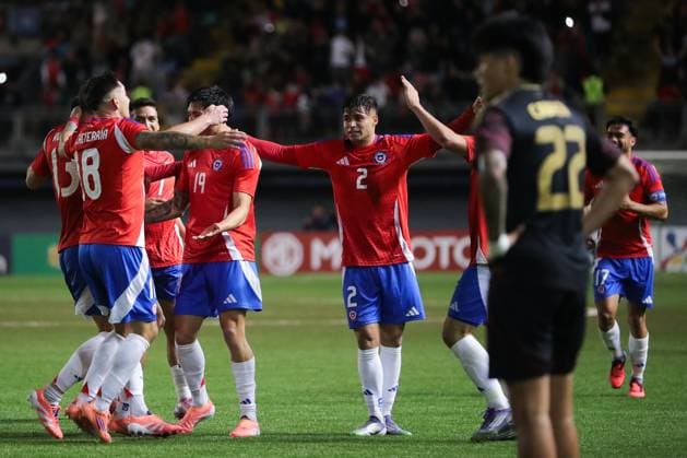 Futbol, Chile vs Peru Partido amistoso 2025 El jugador de la seleccion chilena Maximiliano Gutierrez, centro, celebra el gol, durante el partido amistoso disputado en el Estadio Bicentenario de la Florida, Santiago, Chile. 10 10 2025 Felipe Zanca Photosport Football, Chile vs Peru 2025 friendly match Chile s player Maximiliano Gutierrez, center, celebrate the goal during a friendly match at the Bicentenario Stadium in the Florida, Santiago, Chile. 10 10 2025 Felipe Zanca Photosport Chile vs Peru, amistoso 2025