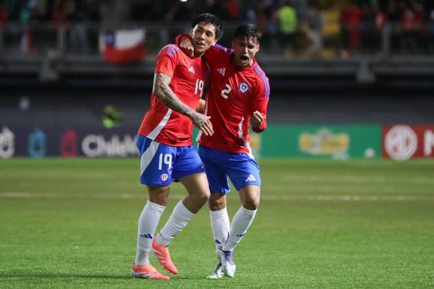 Futbol, Chile vs Peru Partido amistoso 2025 El jugador de la seleccion chilena Maximiliano Gutierrez, izquierda, celebra el gol, durante el partido amistoso disputado en el Estadio Bicentenario de la Florida, Santiago, Chile. 10 10 2025 Felipe Zanca Photosport Football, Chile vs Peru 2025 friendly match Chile s player Maximiliano Gutierrez, left, celebrate the goal during a friendly match at the Bicentenario Stadium in the Florida, Santiago, Chile. 10 10 2025 Felipe Zanca Photosport Chile vs Peru, amistoso 2025