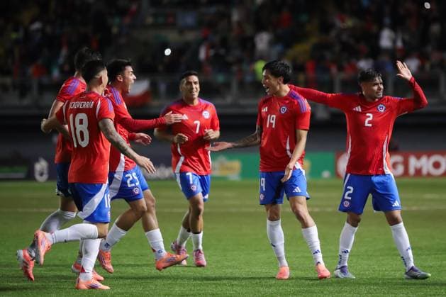 Futbol, Chile vs Peru Partido amistoso 2025 El jugador de la seleccion chilena Maximiliano Gutierrez, centro, celebra el gol, durante el partido amistoso disputado en el Estadio Bicentenario de la Florida, Santiago, Chile. 10 10 2025 Felipe Zanca Photosport Football, Chile vs Peru 2025 friendly match Chile s player Maximiliano Gutierrez, center, celebrate the goal during a friendly match at the Bicentenario Stadium in the Florida, Santiago, Chile. 10 10 2025 Felipe Zanca Photosport Chile vs Peru, amistoso 2025