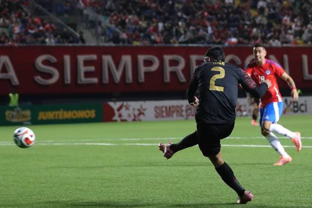 Futbol, Chile vs Peru Partido amistoso 2025 El jugador de la seleccion Peru Cesar Inga, convierte el gol, durante el partido amistoso disputado en el Estadio Bicentenario de la Florida, Santiago, Chile. 10 10 2025 Felipe Zanca Photosport Football, Chile vs Peru 2025 friendly match Peru s player Cesar Inga, scores the goal during a friendly match at the Bicentenario Stadium in the Florida, Santiago, Chile. 10 10 2025 Felipe Zanca Photosport Chile vs Peru, amistoso 2025