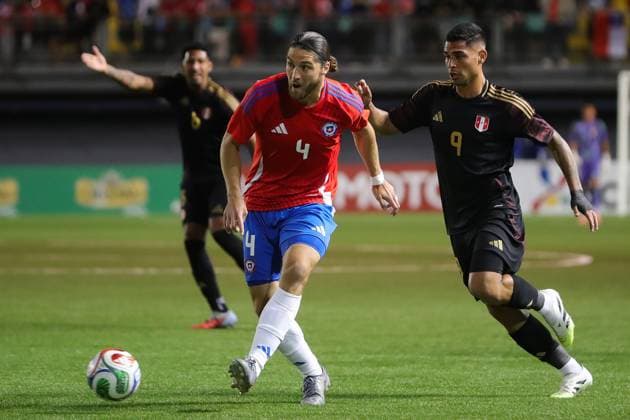 Football, Test match, Chile - Peru