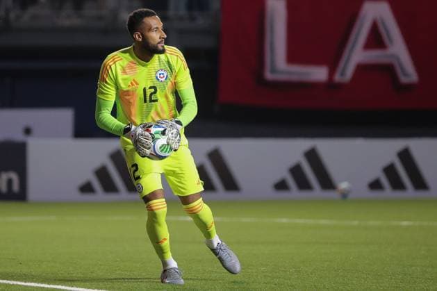 Futbol, Chile vs Peru Partido amistoso 2025 El jugador de la seleccion chilena Lawrence Vigouroux, es fotografiado, durante el partido amistoso disputado en el Estadio Bicentenario de la Florida, Santiago, Chile. 10 10 2025 Felipe Zanca Photosport Football, Chile vs Peru 2025 friendly match Chile s player Lawrence Vigouroux, is pictured, during a friendly match at the Bicentenario Stadium in the Florida, Santiago, Chile. 10 10 2025 Felipe Zanca Photosport Chile vs Peru, amistoso 2025
