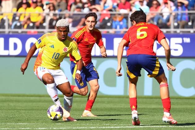 Futbol, Espana vs Colombia. Mundial sub 20, Chile 2025. El jugador de Colombia Oscar Perea es fotografiado durante un partido de cuartos de final del mundial sub 20 contra Espana disputado en el estadio Fiscal de Talca, Chile. 11 10 2025 Eduardo Fortes Photosport Football, Spain vs Colombia. U-20 World Cup Championship. Colombian™s player Oscar Perea is pictured during a round of 8 match of the U-20 World Cup against Spain at the Fiscal stadium in Talca, Chile. 11 10 2025 Eduardo Fortes Photosport Espana vs Colombia, mundial sub 20 Chile 2025 