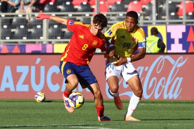 Futbol, Espana vs Colombia. Mundial sub 20, Chile 2025. El jugador de Espana Rodrigo Mendoza es fotografiado durante un partido de cuartos de final del mundial sub 20 contra Colombia disputado en el estadio Fiscal de Talca, Chile. 11 10 2025 Eduardo Fortes Photosport Football, Spain vs Colombia. U-20 World Cup Championship. Spain™s player Rodrigo Mendoza is pictured during a round of 8 match of the U-20 World Cup against Colombia at the Fiscal stadium in Talca, Chile. 11 10 2025 Eduardo Fortes Photosport Espana vs Colombia, mundial sub 20 Chile 2025 