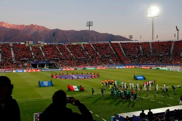 Futbol, Mexico vs Argentina. Mundial sub 20, Chile 2025. Los equipos entran a la cancha para un partido de eliminacion directa de los cuartos de final del mundial sub 20 realizado en el estadio Nacional de Santiago, Chile. 11 10 2025 Andres Pina Photosport Football, Mexico vs Argentina. U-20 World Cup Championship. Teams enter on the field for a U-20 World Cup, quarter final knock out match, at the Nacional stadium in Santiago, Chile. 11 10 2025 Andres Pina Photosport Mexico vs Argentina, mundial sub 20 Chile 2025 