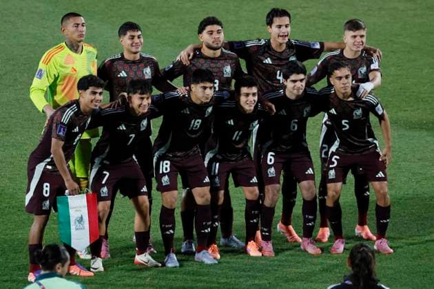 Futbol, Mexico vs Argentina. Mundial sub 20, Chile 2025. El equipo de Mexico es fotografiado durante un partido de eliminacion directa de los cuartos de final del mundial sub 20 contra Argentina disputado en el estadio Nacional de Santiago, Chile. 11 10 2025 Andres Pina Photosport Football, Mexico vs Argentina. U-20 World Cup Championship. Mexico™s team are pictured during a U-20 World Cup, quarter final knock out match, against Argentina at the Nacional stadium in Santiago, Chile. 11 10 2025 Andres Pina Photosport Mexico vs Argentina, mundial sub 20 Chile 2025 